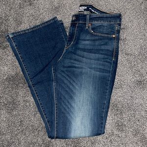 Woman’s denizen by Levi’s jeans.